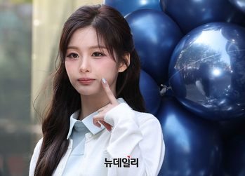 [영상] 강남역 등장한 엔믹스 설윤