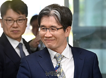 [포토] 법정 향하는 오동운 공수처장 