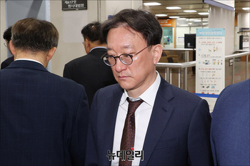 [포토] 재판 출석하는 송창진 전 공수처 부장검사