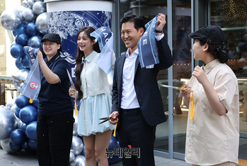 [영상] 그랜드 오프닝 행사 참석한 김좌현 차지코리아 대표-엔믹스 설윤