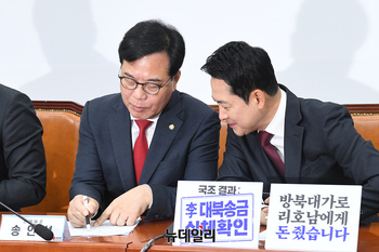 [포토] 대화 나누는 장동혁 국민의힘 대표와 송언석 원내대표