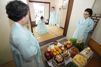 [포토뉴스] 강릉시, 5일 '난설헌 허초희 추모 헌다례' 봉행