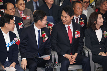[영상] 어버이날 기념행사서 만난 정원오-오세훈