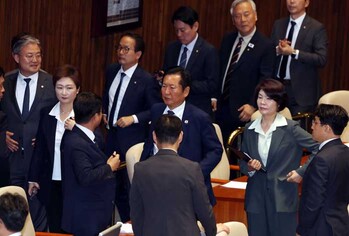 [단독] 與 마이웨이 개헌 추진에 혈세 50억 순식간에 날렸다