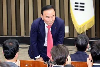 [포토] 감사 인사하는 박덕흠 신임 국회부의장