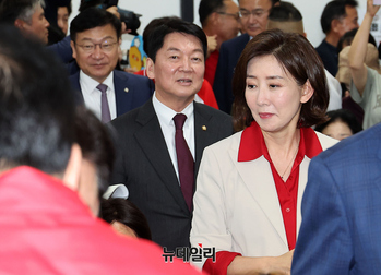 [포토] 이용 선거사무소 개소식 참석하는 나경원-안철수
