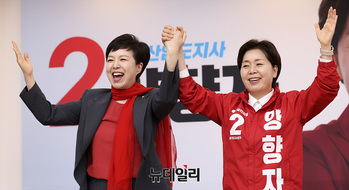 [포토] 만세하는 김은혜-양향자 