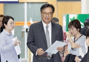 [포토] 법원 출석하는 정진석 전 비서실장