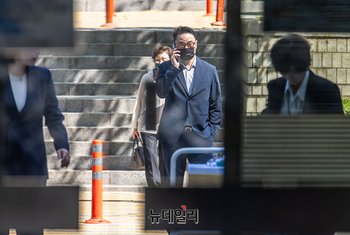 [포토] 법원 출석하는 김진우 씨