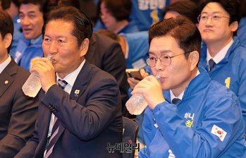 서울·부산·대구·경남 한 자릿수 차이 … '4대 승부처' 조작 기소·부동산 정책에 지지율 요동