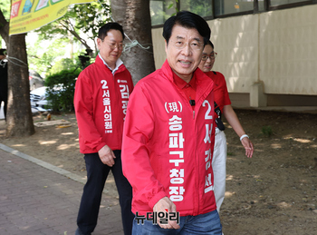 [포토] 부동산 시민대책회의 참석하는 서강석 송파구청장 후보