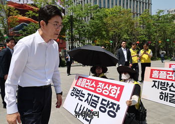 [포토] 홈플러스 농성장 방문한 정원오 후보