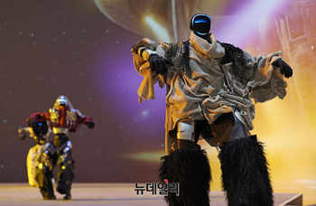 [영상] K-POP도 로봇으로...지드래곤 노래 맞춰 춤추는 댄스로봇