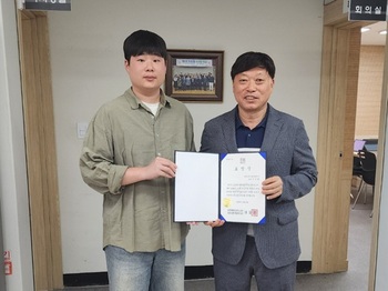[포토뉴스] 지우현 평창군시설관리공단 대리, '공공구매 촉진 유공 도지사 표창' 수상