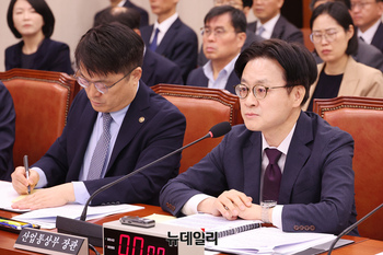 [포토] 삼성전자 노사 협상 관련 답변하는 김정관 산업통상부 장관