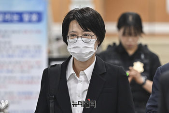 [포토] 공판 출석하는 김동희 부산고검 검사