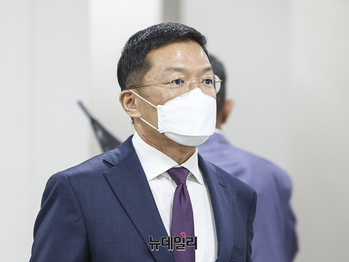 [포토] 첫 공판 출석하는 윤관 블루런벤처스 대표
