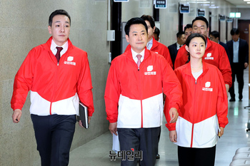 [포토] 중앙선대위 참석하는 장동혁 국민의힘 대표