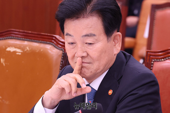 [포토] 외통위 참석한 정동영 통일부 장관