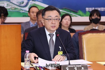 [포토] 답변하는 김성보 서울시장 권한대행