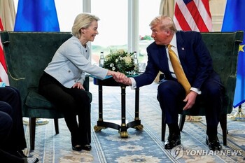 EU, 트럼프 관세압박에 결국 美무역합의 수용 … "협정 파기권" 안전장치 추가