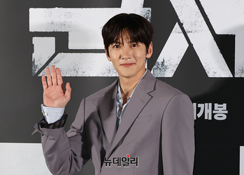 [영상] 지창욱, 신작 영화 '군체'의 얼굴