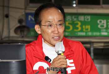 [포토] 농수산물시장서 인사말하는 추경호 대구시장 후보 