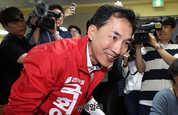 [포토] 남산정종합사회복지관 찾은 박민식 부산 북갑 후보