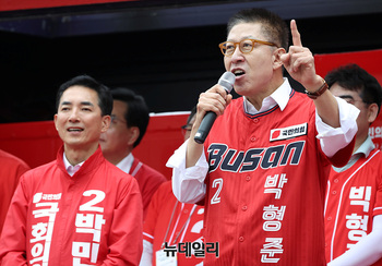 [포토] 결의 다지는 박형준 국민의힘 부산시장 후보 