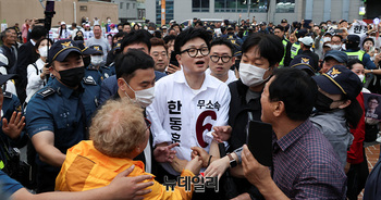 [포토] 지지자 몰고 등장한 한동훈 후보 