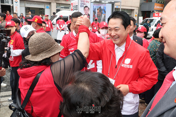[포토] 공주 유권자들 만난 장동혁 국민의힘 대표