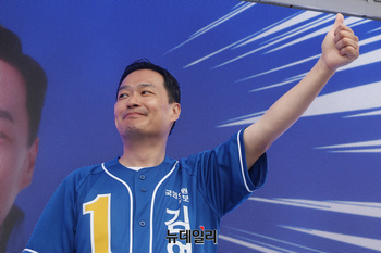 [포토] 지지호소 하는 김영빈 민주당 국회의원 후보
