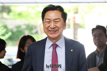 [포토] 공판 출석하는 김기현 의원 