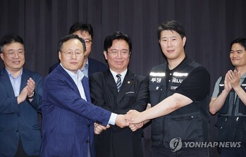 “20년 직장생활 부정당하는 기분” … 삼전 6억 성과급에 ‘무기력증’ 빠진 직장인들