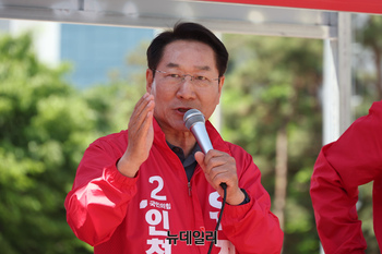 [포토] 청라서 지지호소 하는 유정복 인천시장 후보