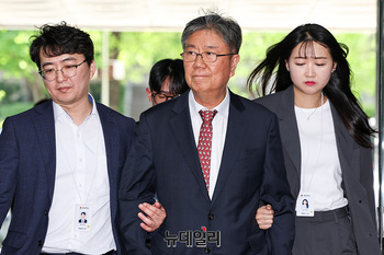 [포토] 영장심사 출석하는 김대기 전 대통령 비서실장