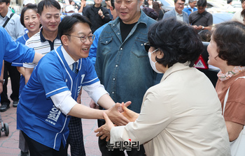 [포토] 계양산전통시장 찾은 김남준 민주당 국회의원 후보