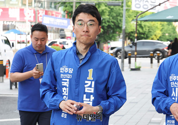 [포토] 유세 나선 김남국 안산갑 민주당 후보 