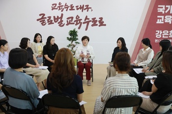 강은희 후보 “교실 과거로 돌릴 수 없다”… 학부모들과 ‘IB 미래’ 맞손
