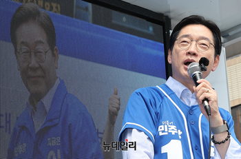 [영상] 함안 오일장 찾은 김경수 경남지사 후보