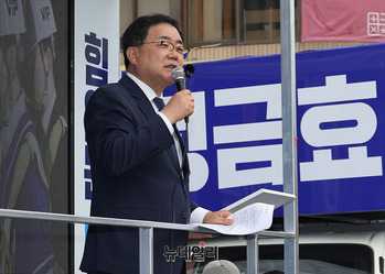 [포토] 김경수 후보 지원나선 허성무 민주당 의원