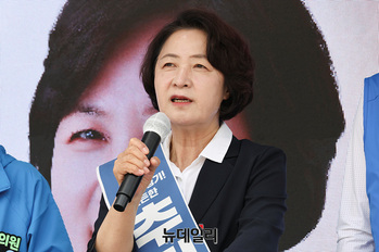 [포토] 경기 의왕서 지지호소하는 추미애 경기지사 후보 