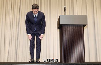 [포토] 고개 숙인 정용진 회장 