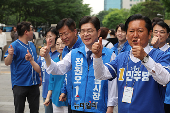 [포토] 아침인사 하는 정청래 대표와 정원오 서울시장 후보