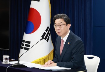 '포용금융 최고책임자' 신설하라는 금융위 … 은행권 "건전성 옥죄며 취약대출 확대는 모순"
