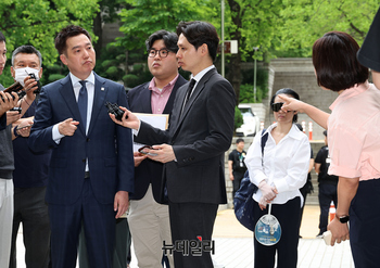[포토] 질의 반박하는 김세의 가세연 대표