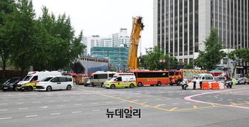 [포토] 서소문 고가 철거현장 붕괴, 사망2명...구조작업 진행중
