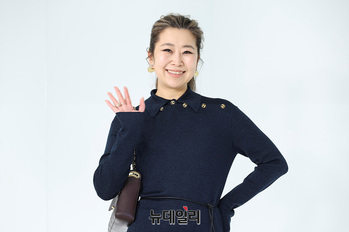 [포토] 메기 강 '우아한 손인사' 