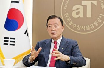 'K-푸드 세계화' 선봉에 선 홍문표 aT 사장 "반도체 잇는 수출 동력으로 키우겠다"