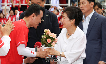 [포토] 10년만에 재회한 박근혜-김진태